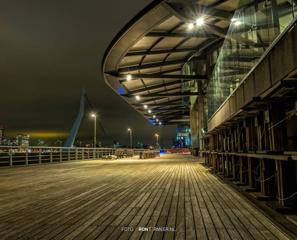 Rotterdam in de avond